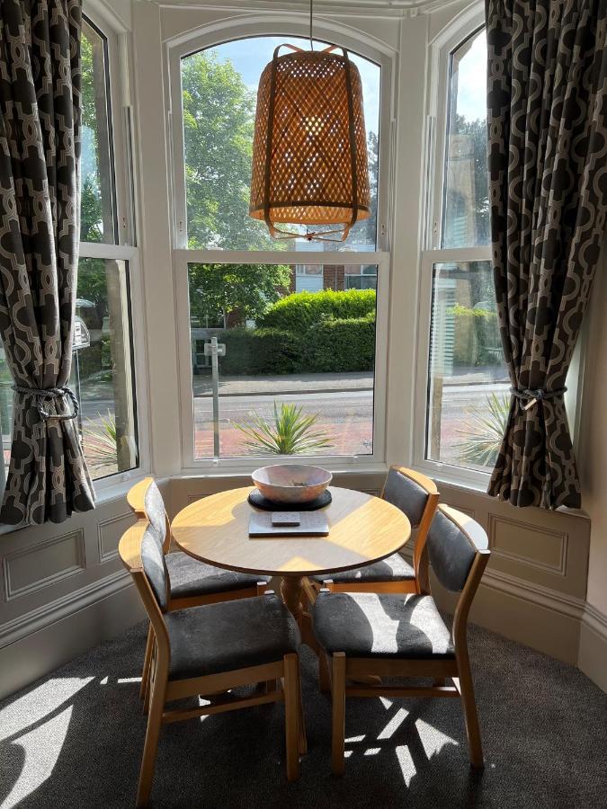 2 Bed Ground Floor Apartment, Sleeps 4 With Free Parking Harrogate Dış mekan fotoğraf