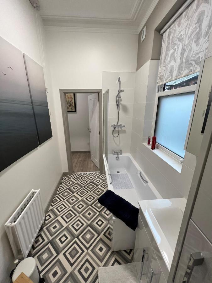2 Bed Ground Floor Apartment, Sleeps 4 With Free Parking Harrogate Dış mekan fotoğraf