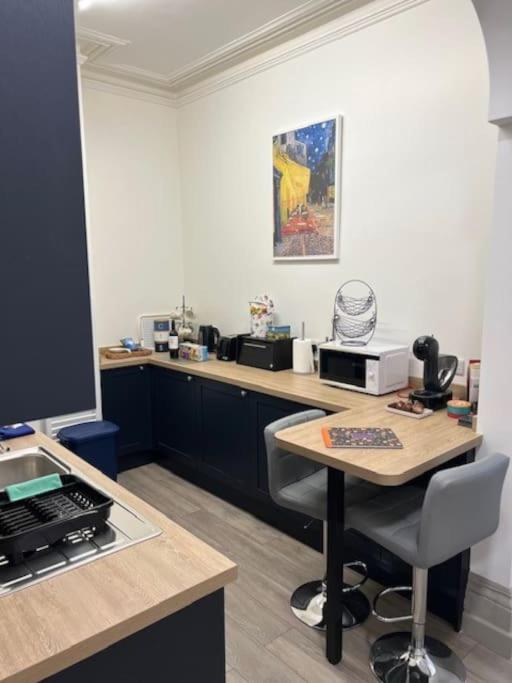 2 Bed Ground Floor Apartment, Sleeps 4 With Free Parking Harrogate Dış mekan fotoğraf
