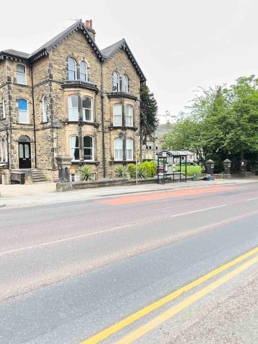 2 Bed Ground Floor Apartment, Sleeps 4 With Free Parking Harrogate Dış mekan fotoğraf