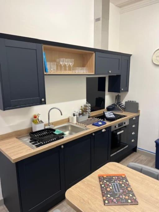 2 Bed Ground Floor Apartment, Sleeps 4 With Free Parking Harrogate Dış mekan fotoğraf