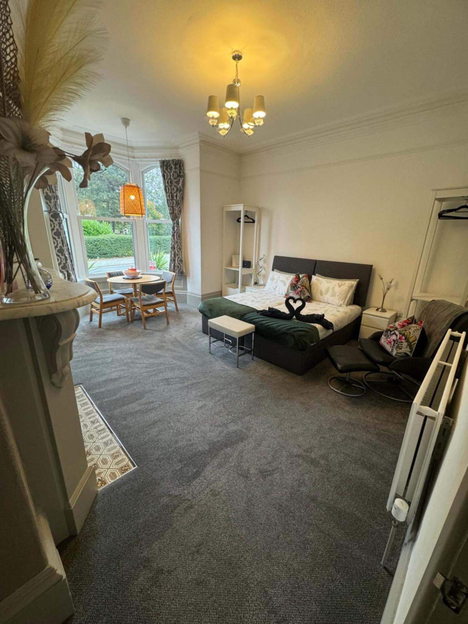 2 Bed Ground Floor Apartment, Sleeps 4 With Free Parking Harrogate Dış mekan fotoğraf